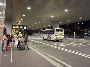 成田空港入国フロア バス停あたり