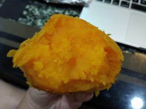 オレンジ色の芋本体
