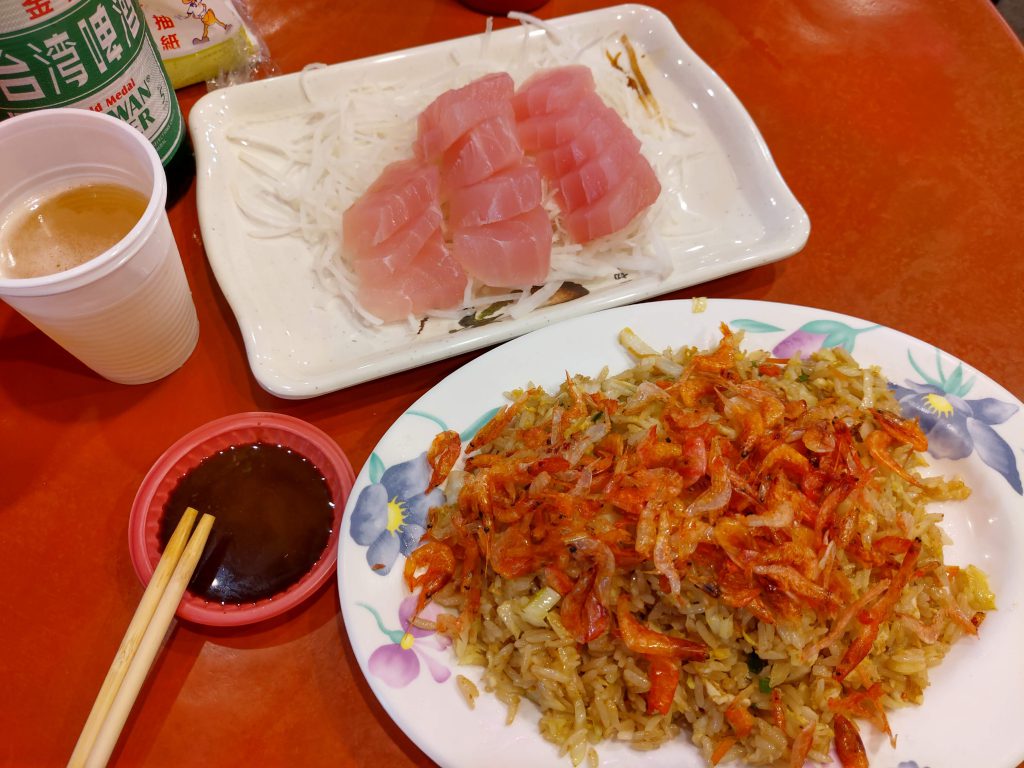 カジキ刺し身と桜えびチャーハン+ビール